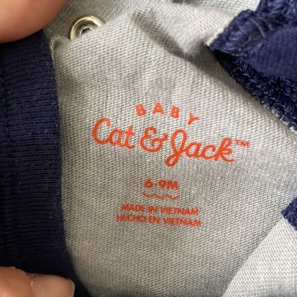 3 for $15 - Bundle of 4 Christmas onesies - Picture 3 of 9